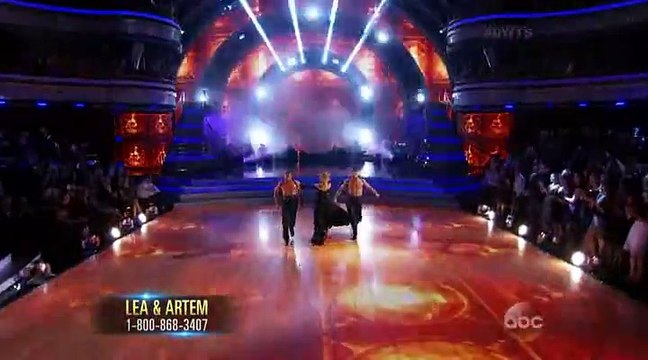 Lea Thompson, Artem Chigvintsev & Henry Byalikov - Paso Doble