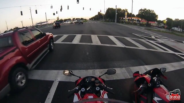 Honda CBR 1000RR vs CBR600RR - Araba Tutkum