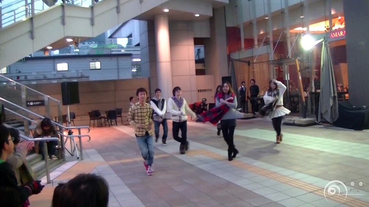 フラッシュモブ サプライズ プロポーズ JR大阪駅 カリヨン広場 「You belong with me」"Natalie Emmons" "Flash Mob Surprise Proposal"