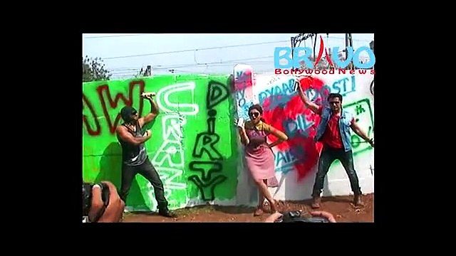 The lead actors of upcoming film ‘Kill Dil’, Ranveer Singh, Parineeti Chopra and Ali Zafar turned graffiti painters to promote their film in Mumbai