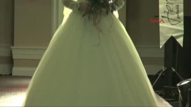 Kocaeli Barış Temalı Defilede Mankenler Zeytin Dallarıyla Podyuma Çıktı