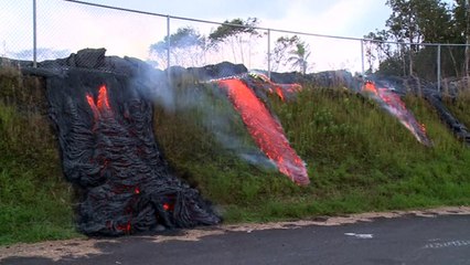 Lava flow sweeps across Hawaii's Big Island