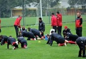 1galatasaray, Trabzonspor Maçı Hazırlıklarına Milli Oyunculardan Yoksun Yaptığı Antrenmanla Devam...