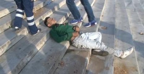 Tanımadığı Kişilerden Aldığı Sigarayı İçen Genç Olduğu Yere Yıkıldı