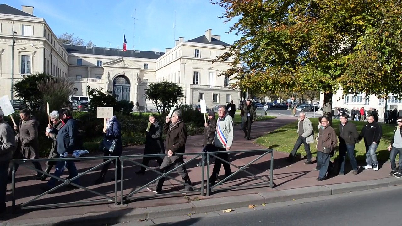 Les opposants au centre d'hébergement de Saint-Contest en manifestation à la Préfecture