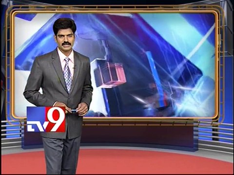 Lava flows on Hawaii roads as Volcano erupts