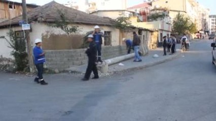 Tır, Elektrik Direğini Devirdi