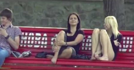 Makyaj Yapan Oğlan Rus Kızları Şok Ediyor