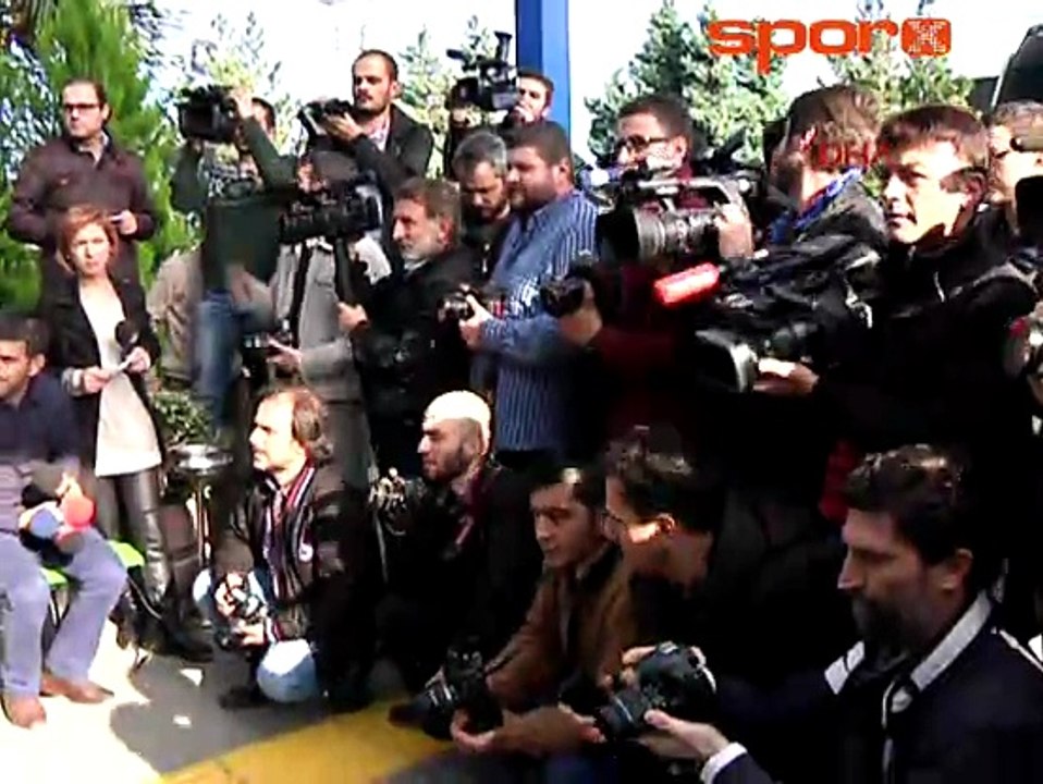 Ersun Yanal imza için özel uçakla geldi