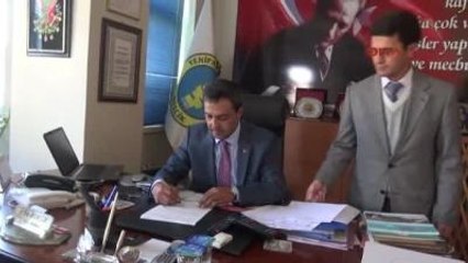 Bilecik Personelin Maaşlarını Ödemekte Zorlanan Belediye Başkanı 80 Dönümlük Tarlaya Buğday Ektirdi