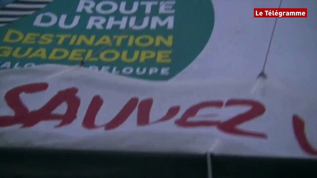 Route du Rhum. Tanguy de Lamotte : Le gennaker dans les haubans et la grand voile à l'envers…