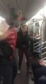 Pelea entre hombres y mujeres en metro