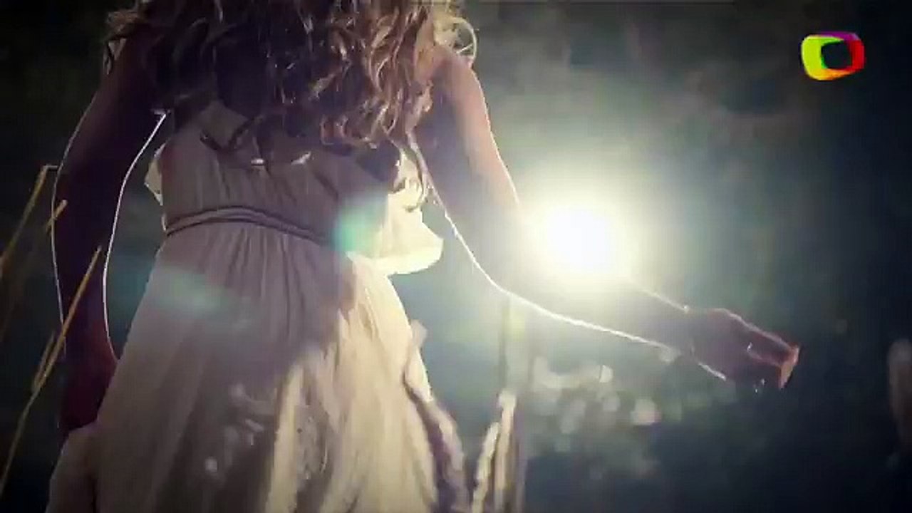 'T Reyes' Scarlet Gruber promo‘Andrea del Junco’