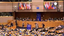 ژان کلود یونکر در مقابل پارلمان اروپا حاضر شد
