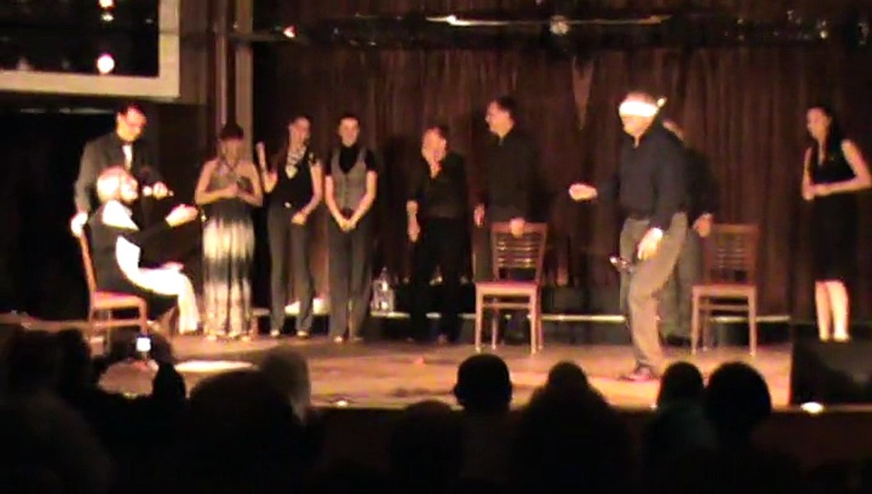 JEU DANS UN THEATRE SUR NAVIRE DE CROISIERE