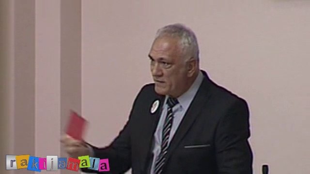 Boro Grubišić daje crveni karton Zoranu Milanoviću!