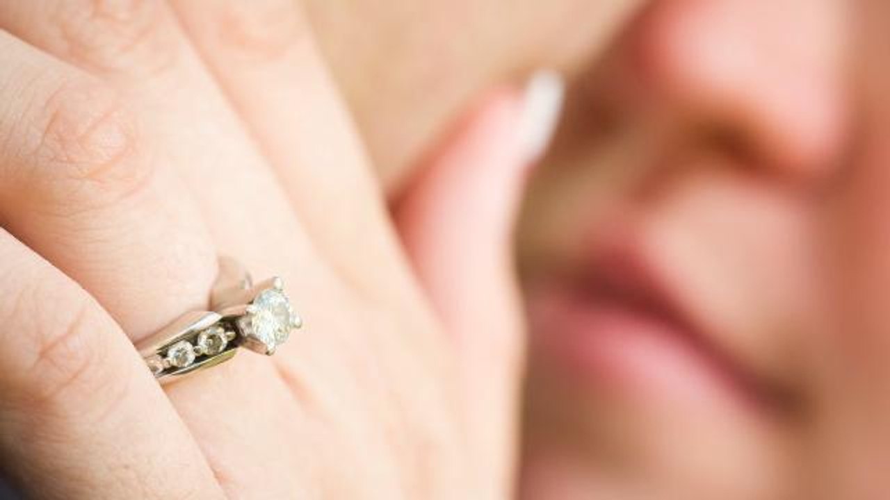 Jewelry Store Responds to Starbucks Ring Ban wi...