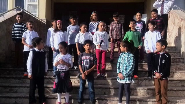 2014/2015 ÖĞRETİM YILI ANTALYA FİNİKE ATATÜRK İLKOKULU 10 KASIM ETKİNLİKLERİNDE 3-F SINIFI ÖĞRENCİLERİ ATATÜRK'Ü SEVMEK ADLI ŞİİRİ COŞKUYLA OKUDULAR. (Yüksek kalitede izleyiniz!)