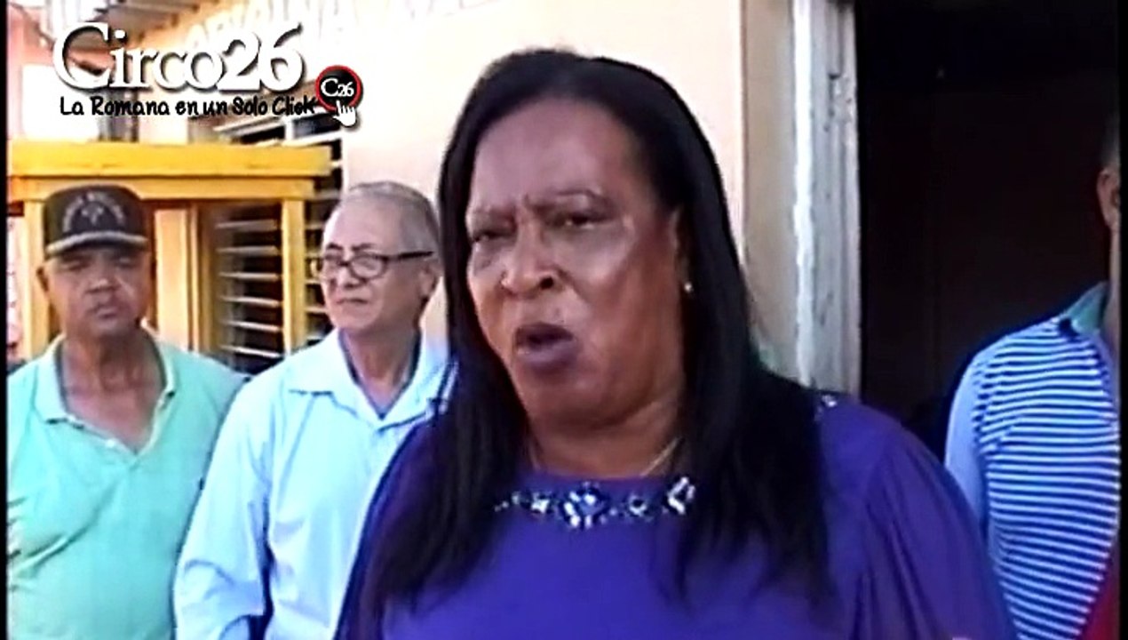 ENTREGAN MESAS Y BAÑOS A MERCADERES DE LA ROMANA