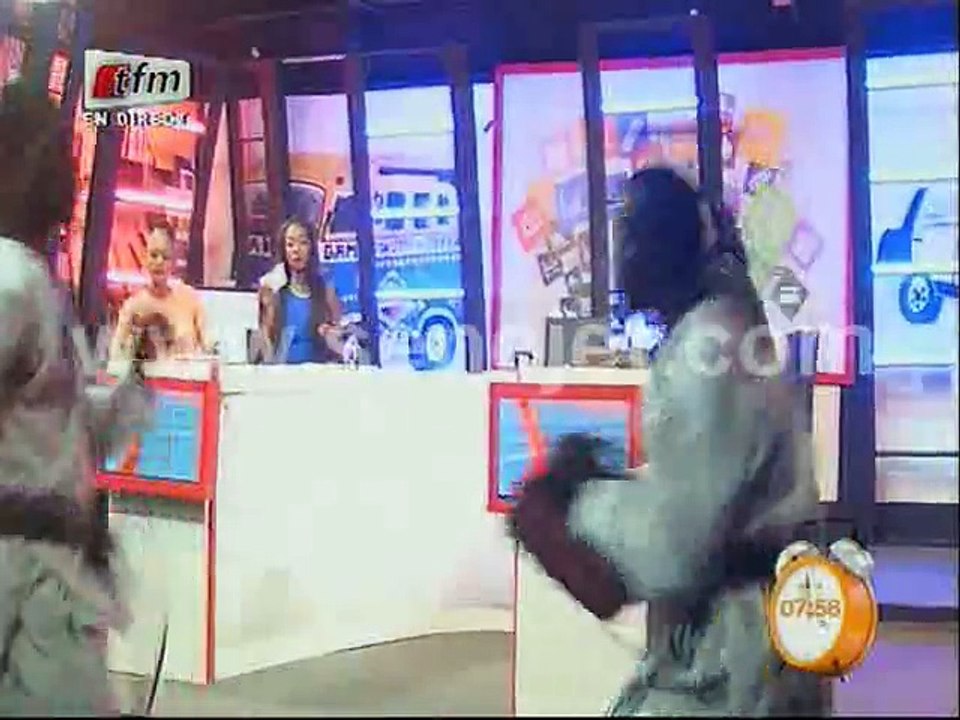 Pape Cheikh Diallo raille un gros taekwondoiste dans Yeewu Len : «yaw deh bo khathiè bala nga door kokou dè...» mdr