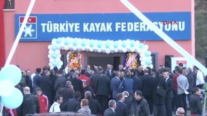 Erzurum Kırmızı Halıdan Köpek 'Miça' Geçti