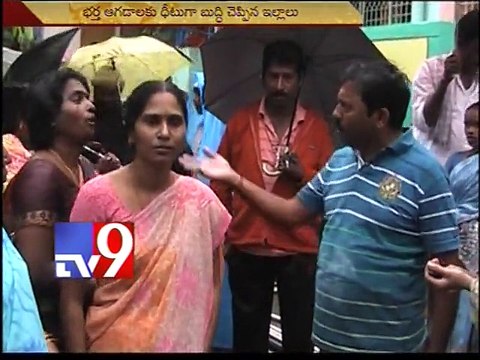 Wife accuses husband of extra marital affair, catches him red-handed