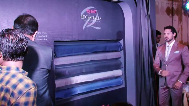 Dashing Hunk Dino Morea walks the ramp