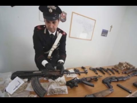 Marano (NA) - Armi da guerra, 6 arresti contro clan Nuvoletta e Polverino -1- (12.11.14)