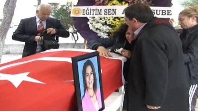 Canan Öğretmen Son Yolculuğuna Gözyaşlarıyla Uğurlandı