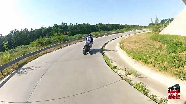 Suzuki GSXR 1000 K8 vs GSXR 750 K4 - Araba Tutkum