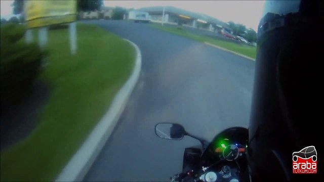 Ferrari 458 Italia vs Yamaha R6 - Araba Tutkum