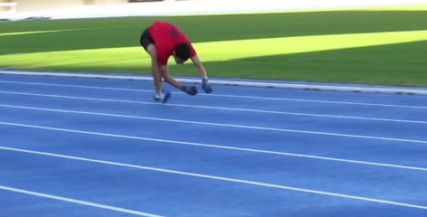 Katsumi Tamakoshi bat son propre record du monde du 100m à quatre pattes 