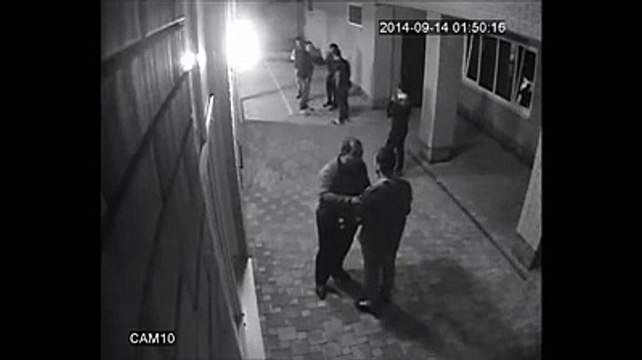 Une Droite, Une Gauche, un boxeur met KO 2 mec en 2 coups de poings