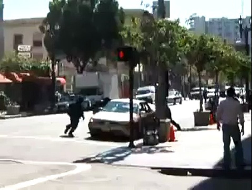 Les policiers les plus stupides du monde (ou les braqueurs les plus chanceux)..