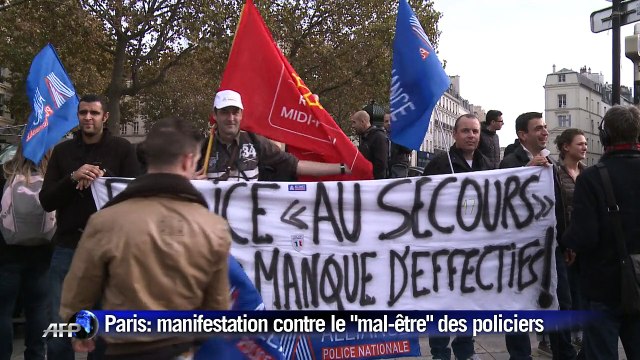 Plusieurs milliers de policiers manifestent à Paris
