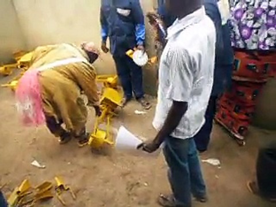 PROJET ADDR // SEANCE DE DISTRIBUTION DE MATERIEL AGRICOLES  AUX EX-COMBATTANTS