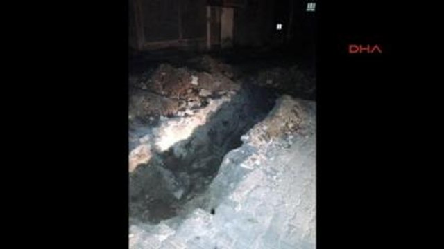 Nusaybin'de PKK'lılar Belediye Kepçesiyle Hendek Kazmış