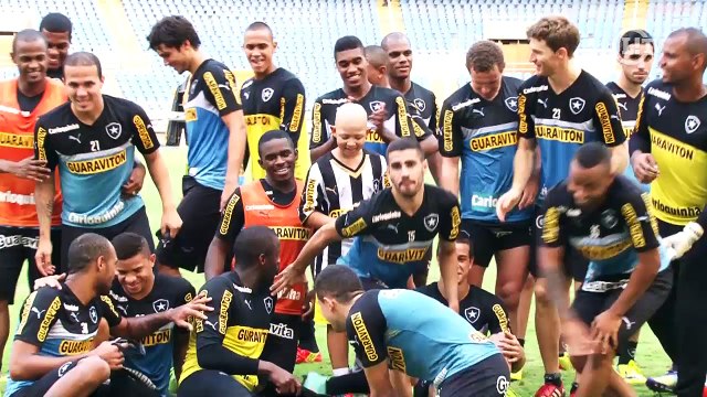 Em visita especial, garoto faz gol que Messi não fez sobre Jefferson