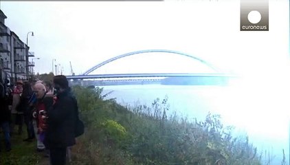 Elétrico Viena-Bratislava regressa simbolicamente aos carris