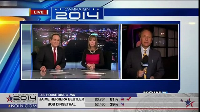 Canlı yayında muhabirin ensesini yaladı