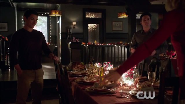 Vampire Diaries - 6x08 - Promo - Fade Into You - Dîner de Thanksgiving