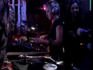 Ness @ La Villa Rouge [Dunkel Stern]