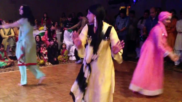 Superb Mehndi Dances performance Pakistani Wedding - Pak video tube