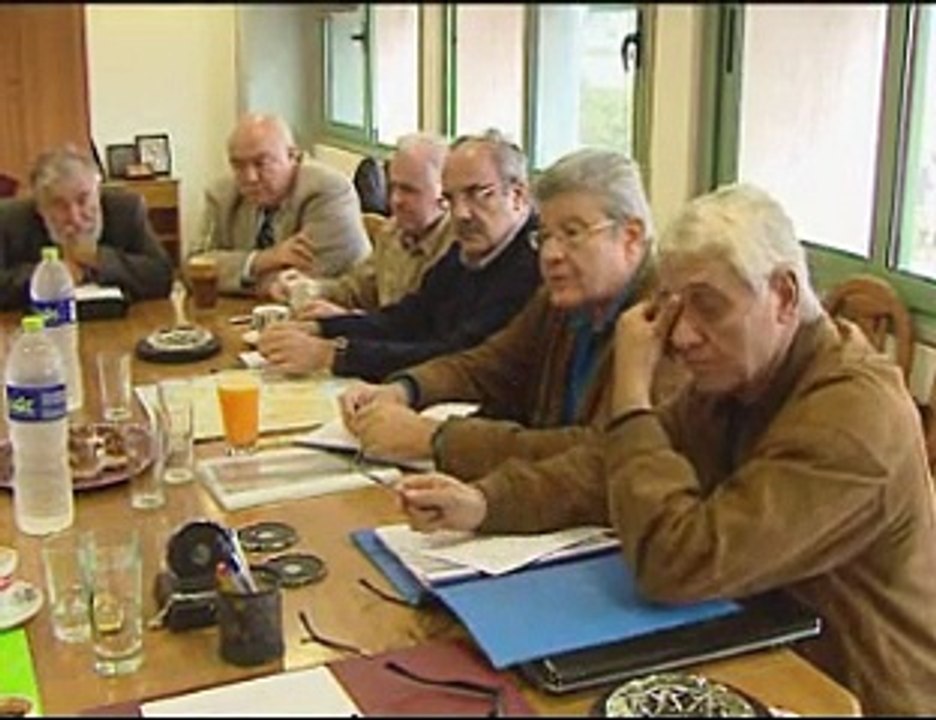 Σφοδρή επίθεση Καράμπελα σε Χρυσοχοίδη και Μπασιάκο. Καθρεφτάκια και χάντρες σε ιθαγενείς οι δεσμεύσεις του υπουργού