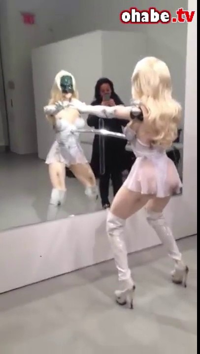 Japonlardan Dansçı kadın robot