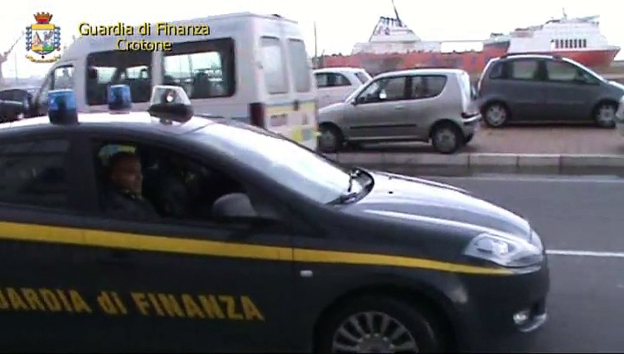 Crotone - Scoperti 100 falsi braccianti agricoli (14.11.14)