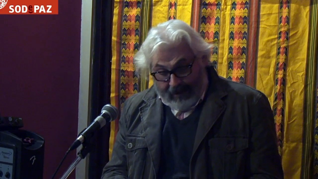 Lectura de poemas de Mª Angeles Maeso durante la jornada poética por la Paz en Colombia realizada en SODEPAZ el 6 de noviembre de 2014