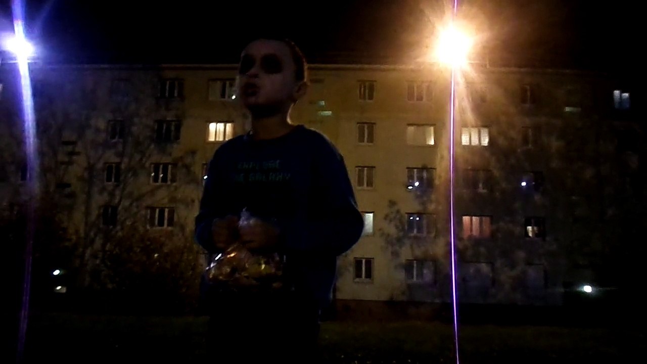 Une histoire qui fait peur avec une sorcière. Soirée Halloween 2014