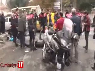 Motosikletli polisler kaza yaptı