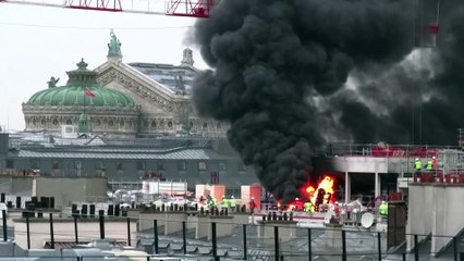 Video herunterladen: Incendie près de l'opéra Garnier